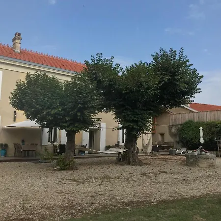 Les Trois Tilleuls 1 Homestay *